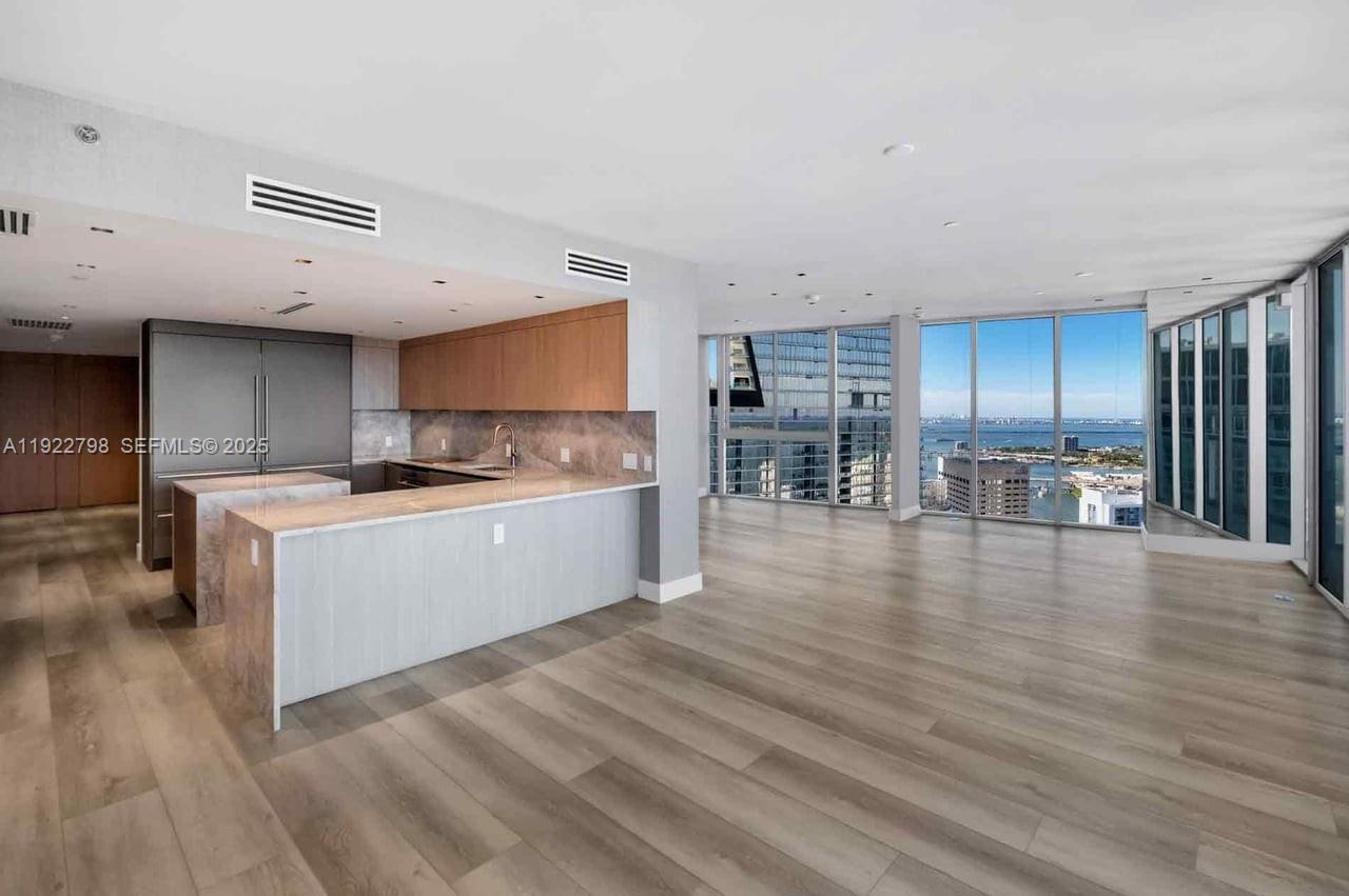 ICONBRICKELL CONDO NO 1 - Residential