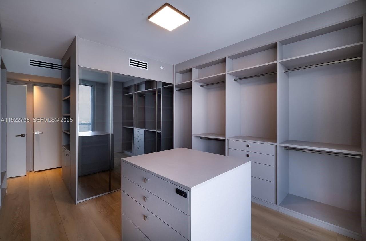 ICONBRICKELL CONDO NO 1 - Residential