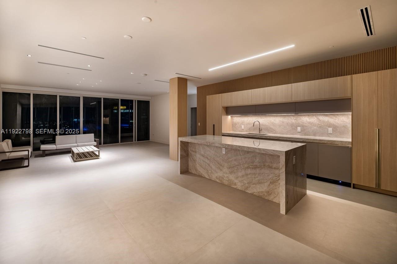 ICONBRICKELL CONDO NO 1 - Residential
