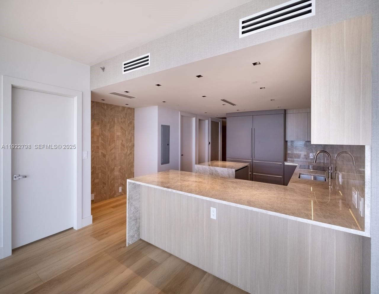 ICONBRICKELL CONDO NO 1 - Residential