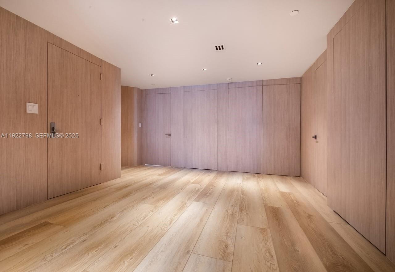ICONBRICKELL CONDO NO 1 - Residential