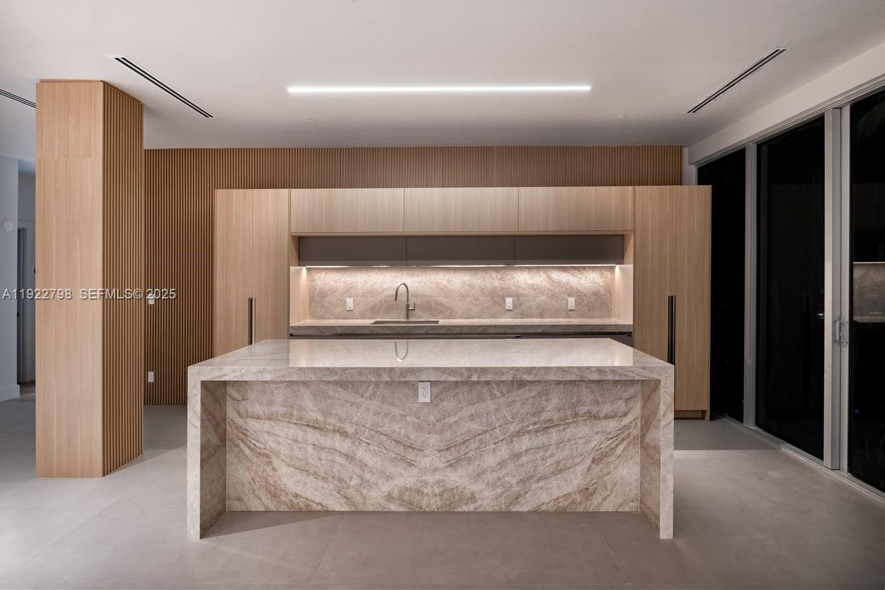 ICONBRICKELL CONDO NO 1 - Residential