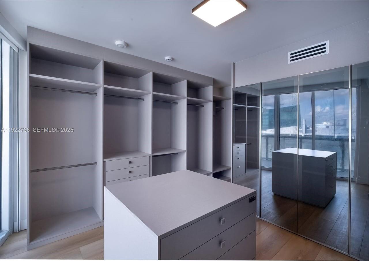 ICONBRICKELL CONDO NO 1 - Residential