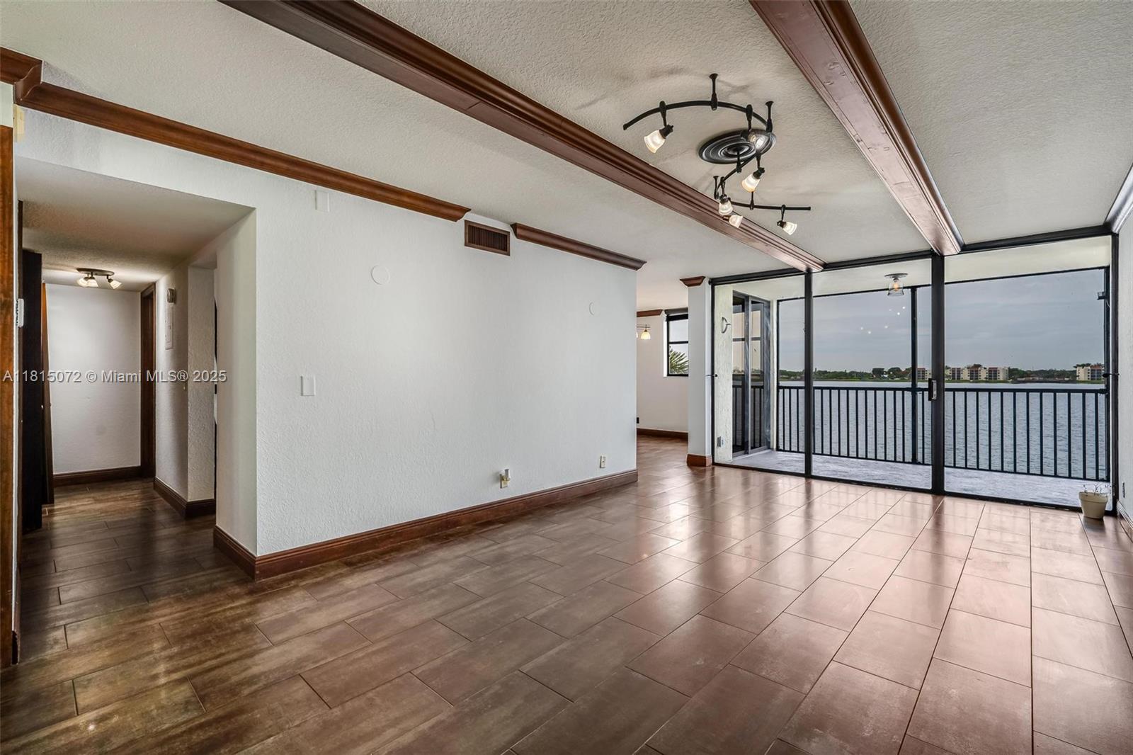 LAKE EMERALD CONDOMINIUM - Residential
