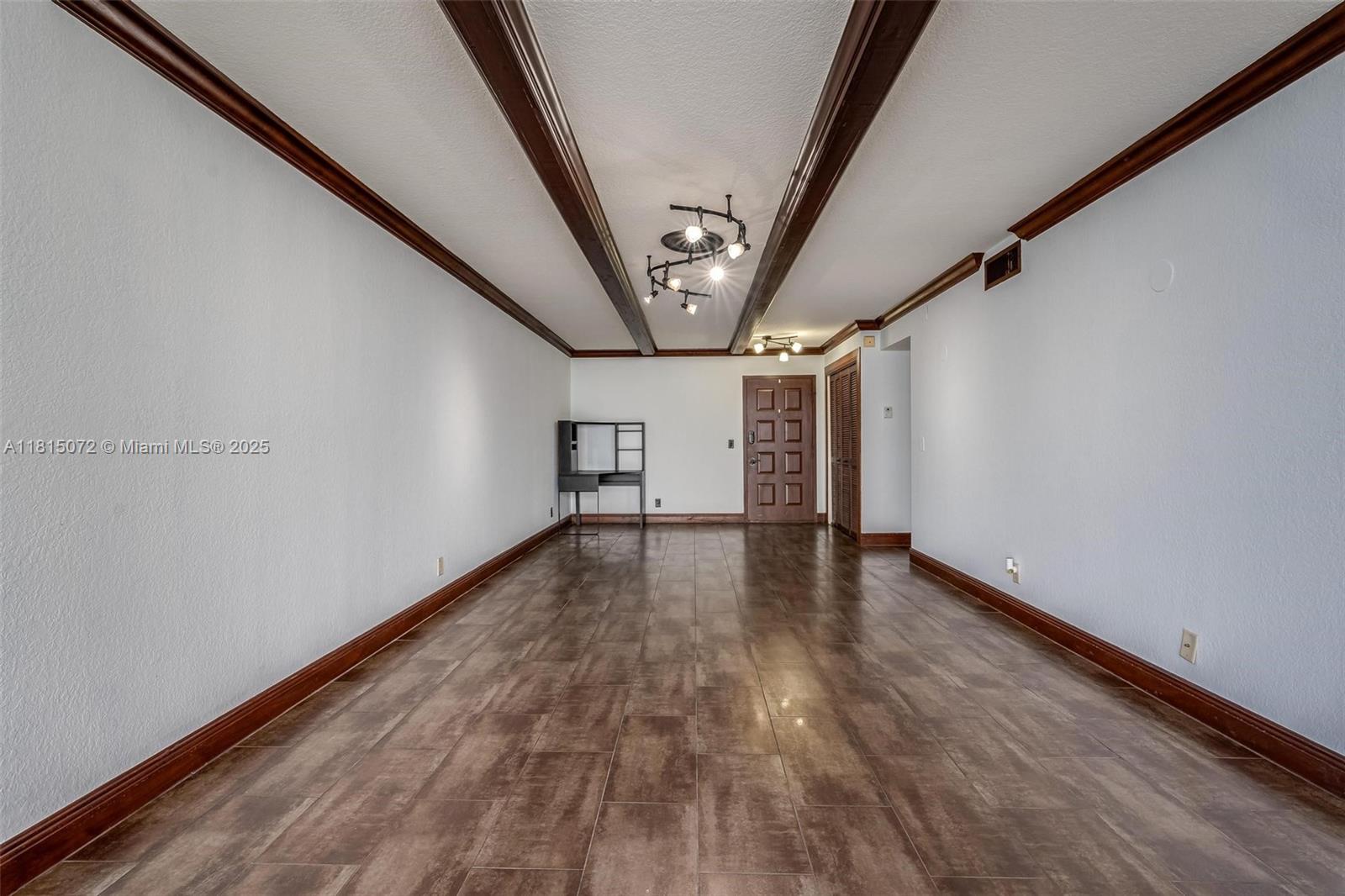 LAKE EMERALD CONDOMINIUM - Residential