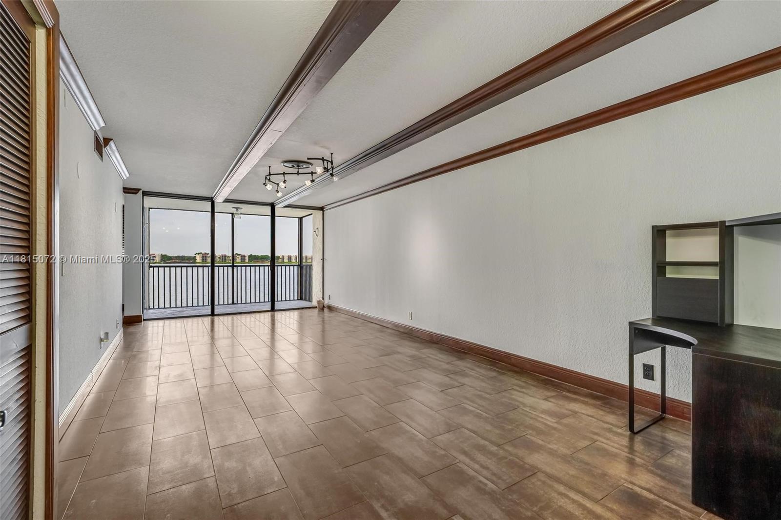 LAKE EMERALD CONDOMINIUM - Residential