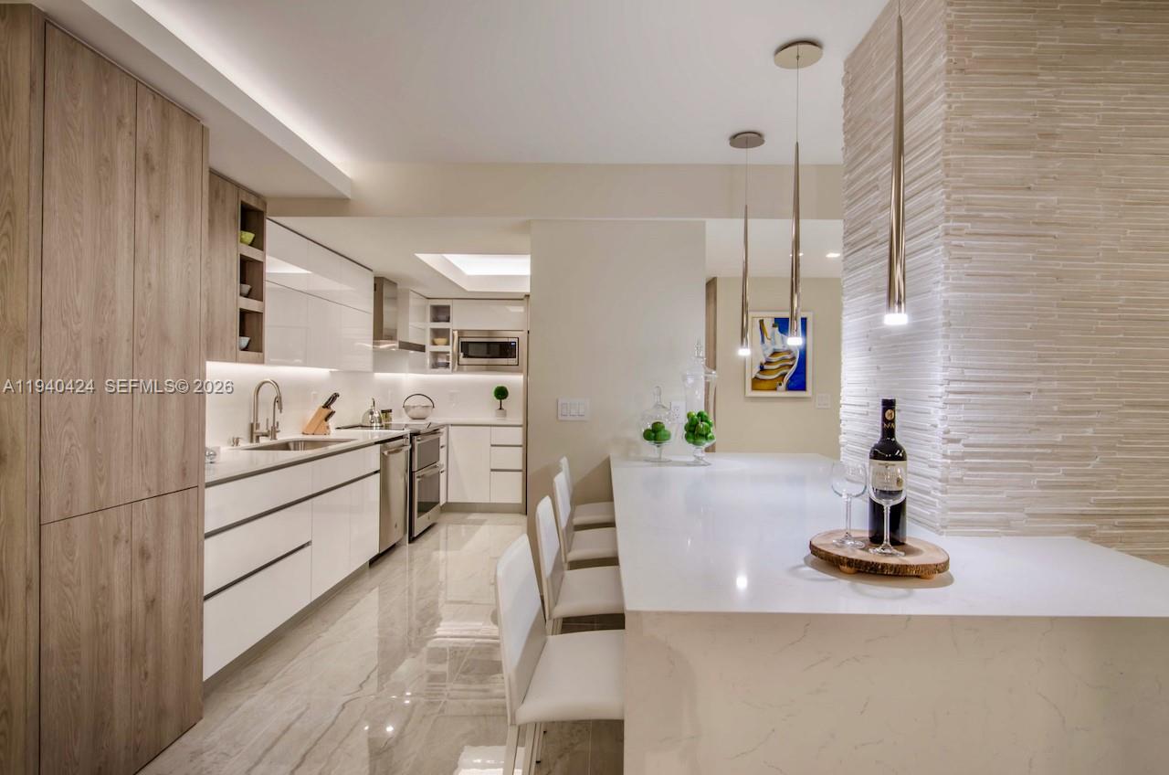 KING COLE CONDO - Residential