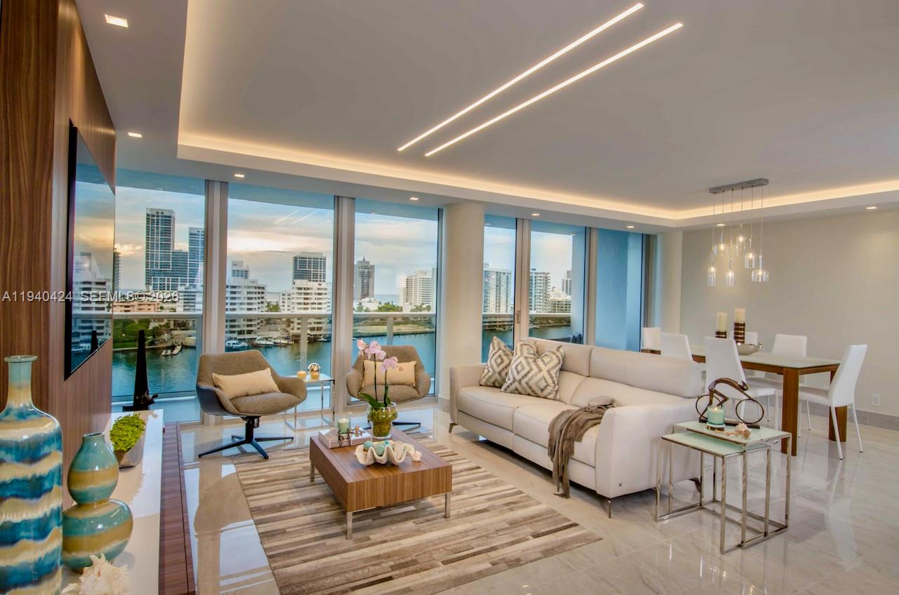 KING COLE CONDO - Residential