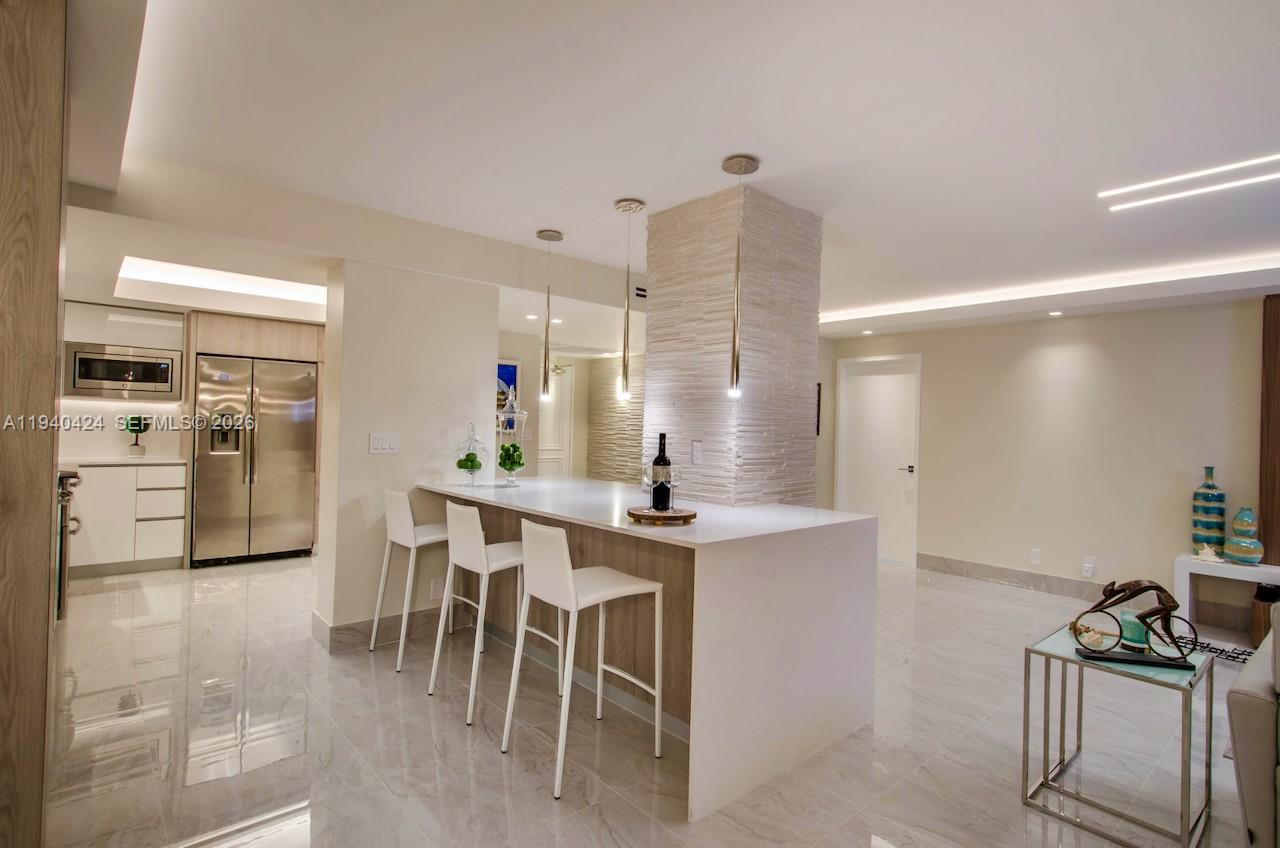 KING COLE CONDO - Residential