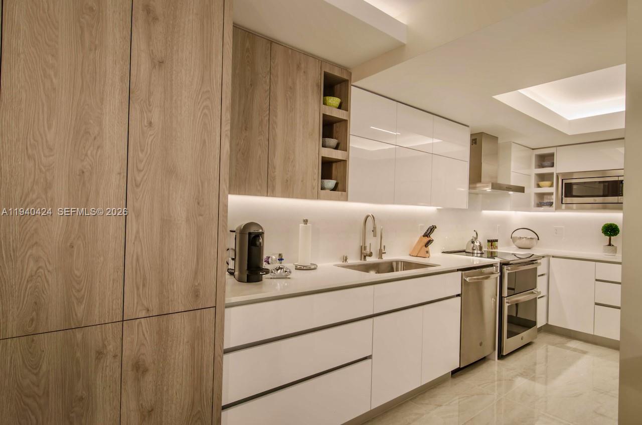 KING COLE CONDO - Residential