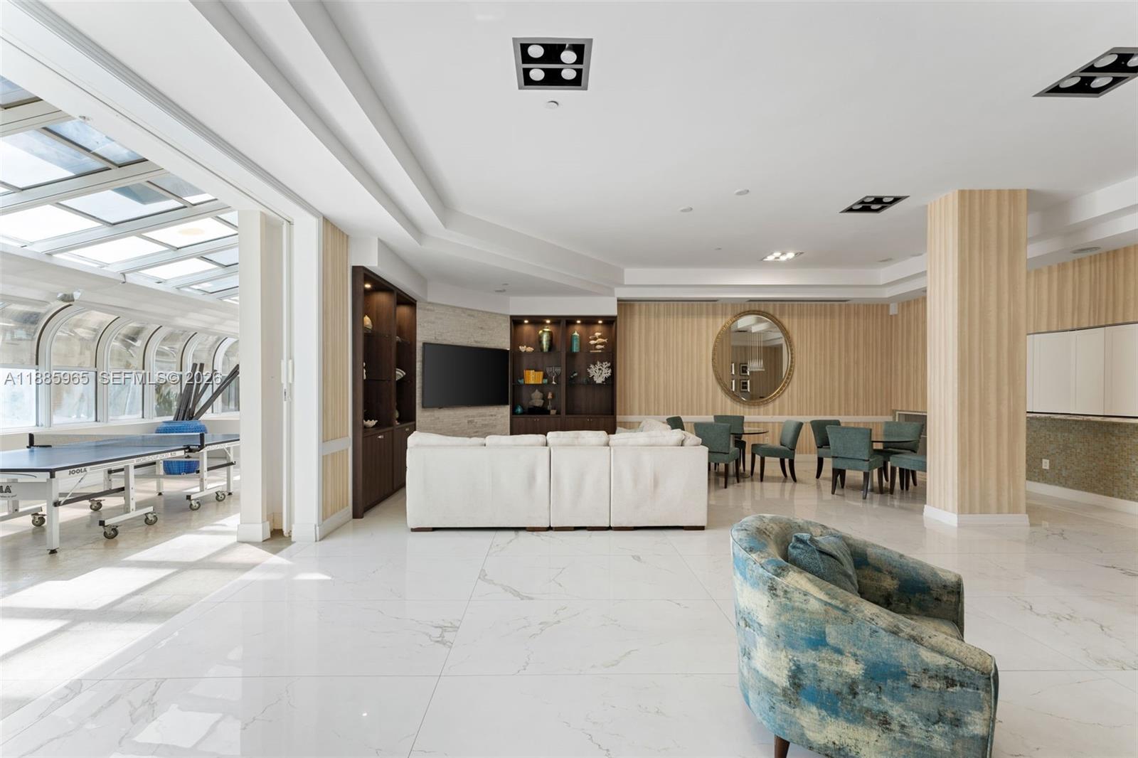 THE COLLINS CONDO - Residential