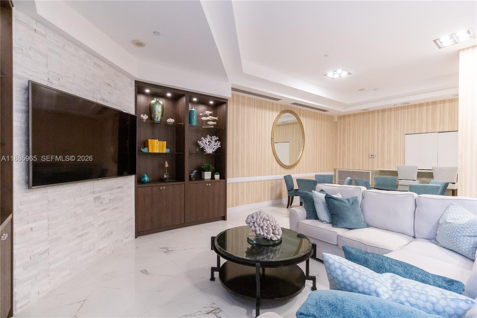 THE COLLINS CONDO - Residential