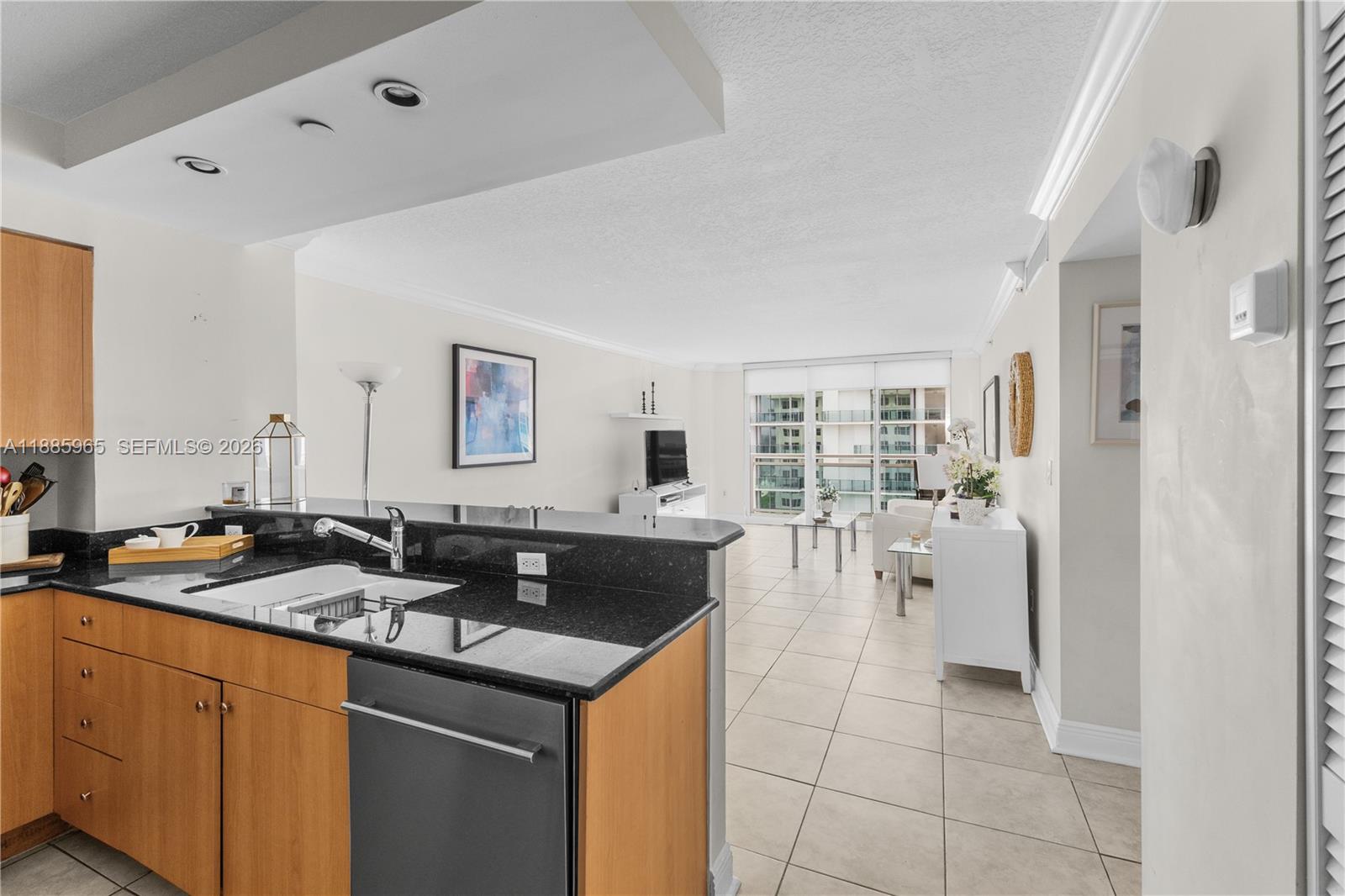 THE COLLINS CONDO - Residential