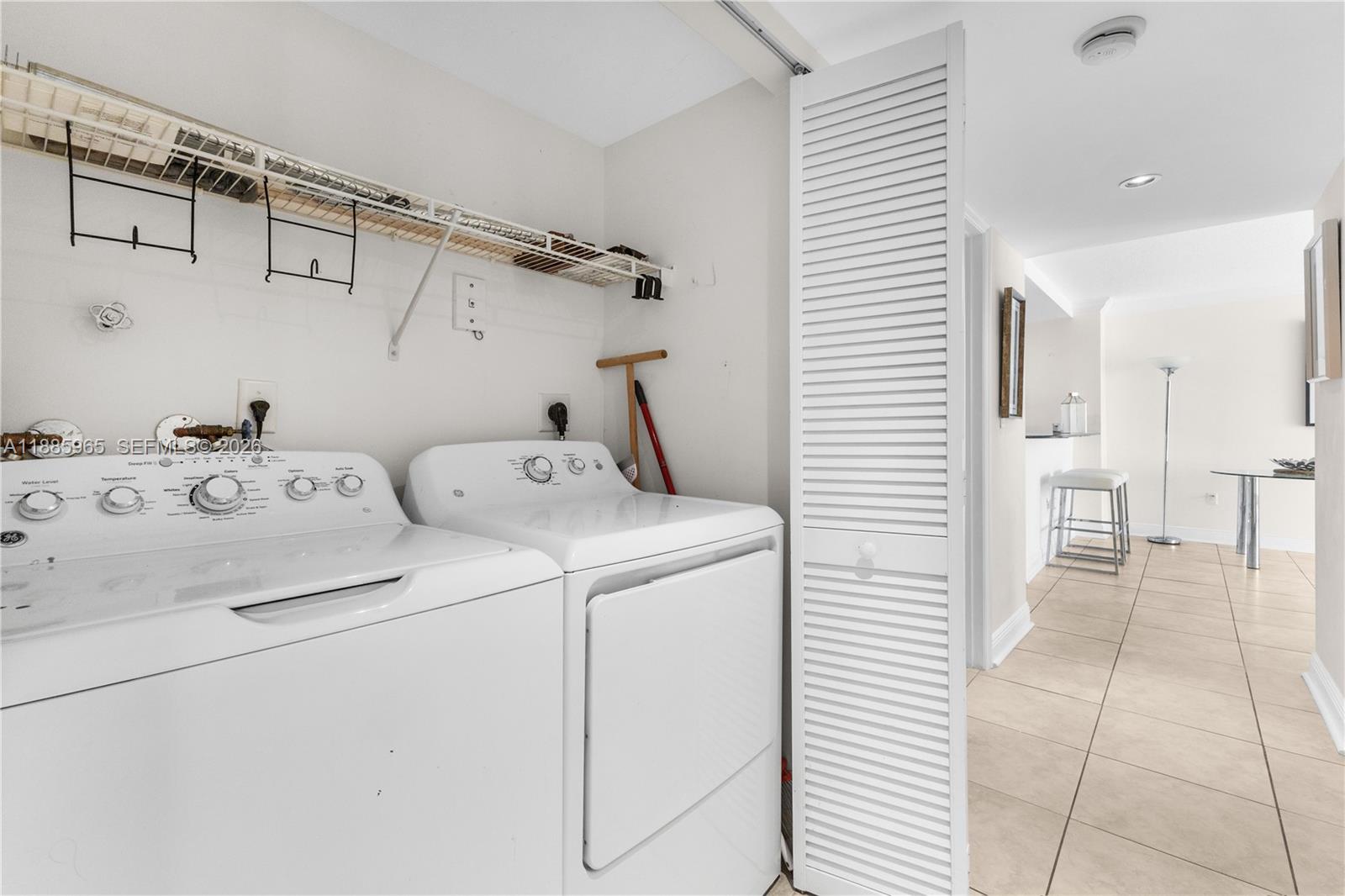 THE COLLINS CONDO - Residential