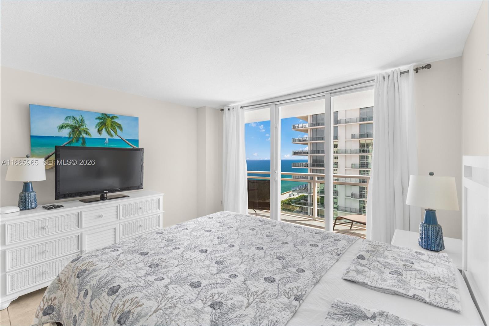THE COLLINS CONDO - Residential