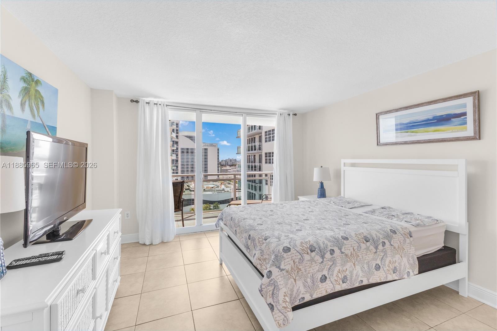 THE COLLINS CONDO - Residential