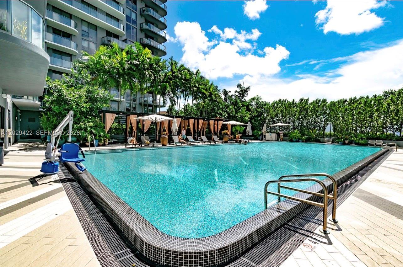 3401 MIDTOWN CONDO - Residential