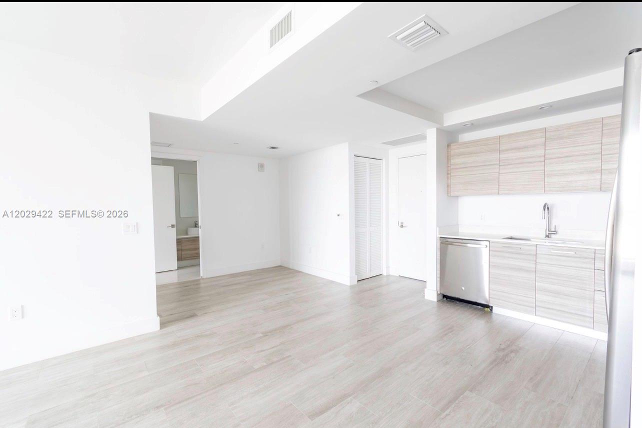 3401 MIDTOWN CONDO - Residential