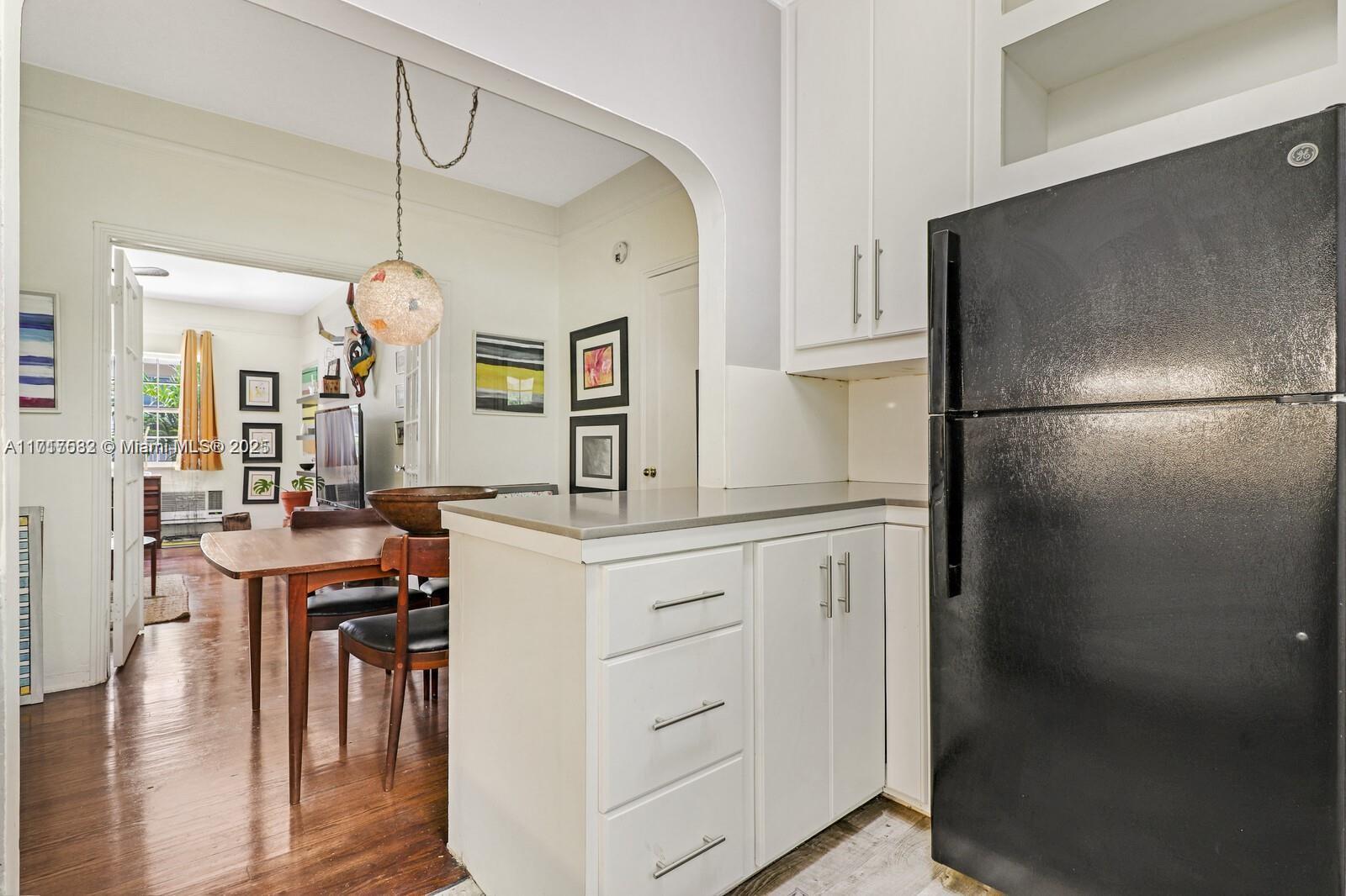 THE VINTAGE EAST CONDO - Residential Lease
