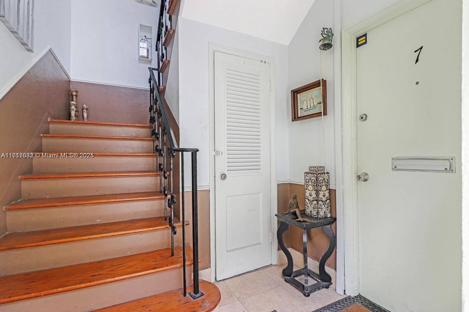 THE VINTAGE EAST CONDO - Residential Lease