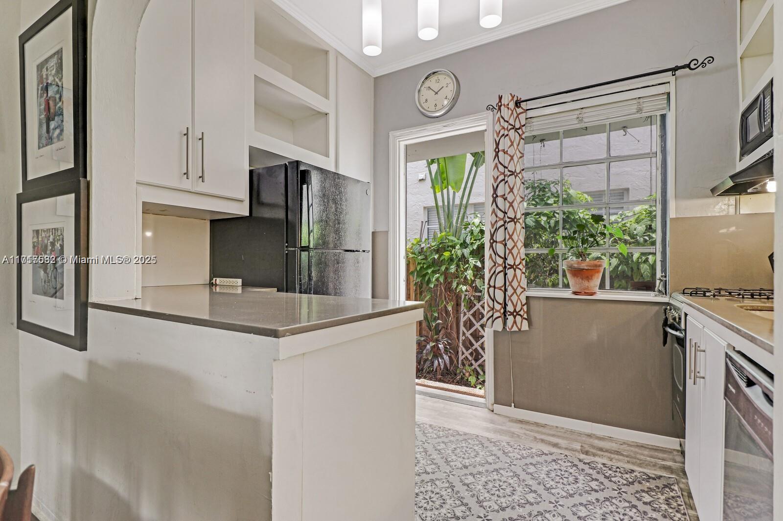 THE VINTAGE EAST CONDO - Residential Lease