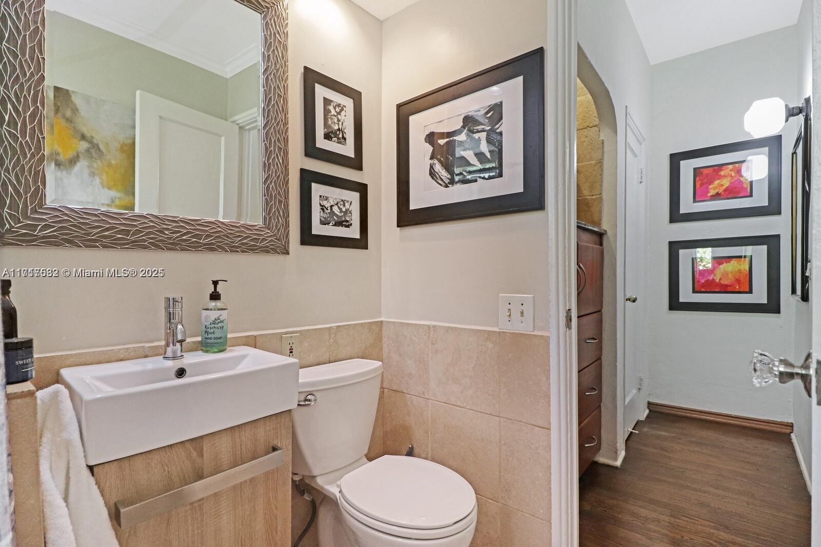 THE VINTAGE EAST CONDO - Residential Lease
