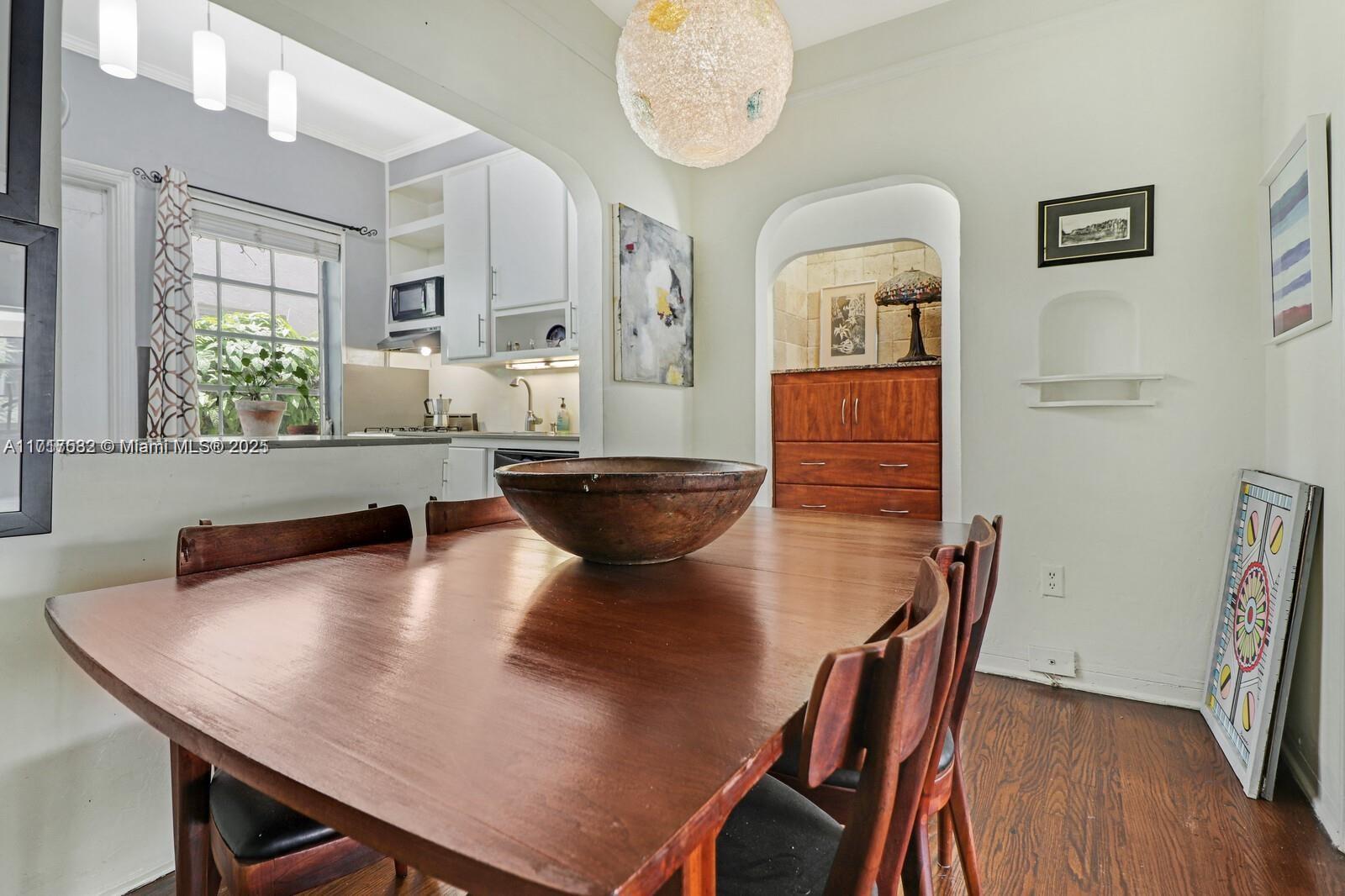 THE VINTAGE EAST CONDO - Residential Lease