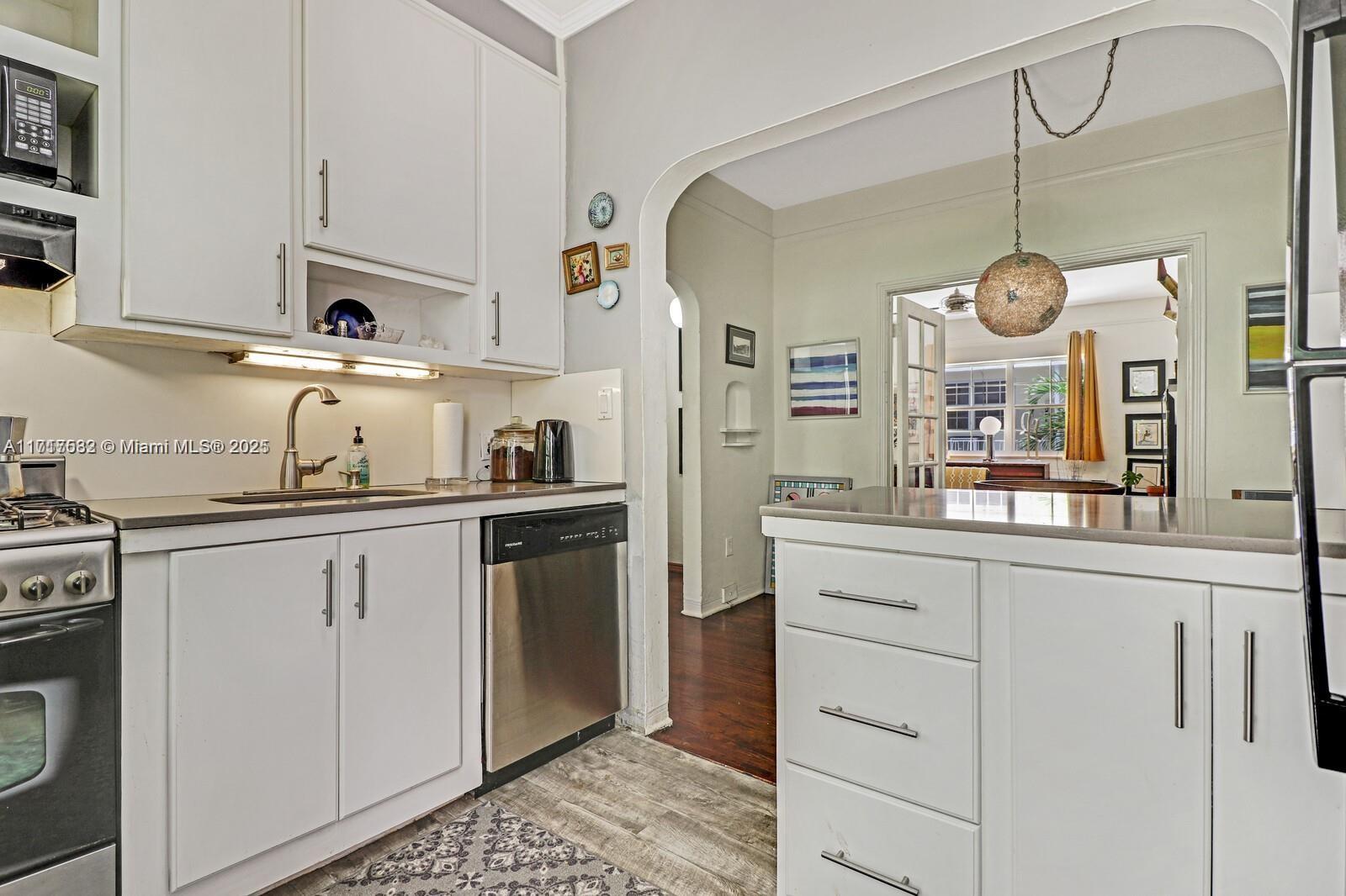 THE VINTAGE EAST CONDO - Residential Lease