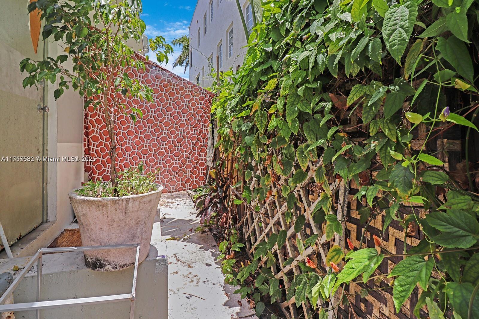 THE VINTAGE EAST CONDO - Residential Lease