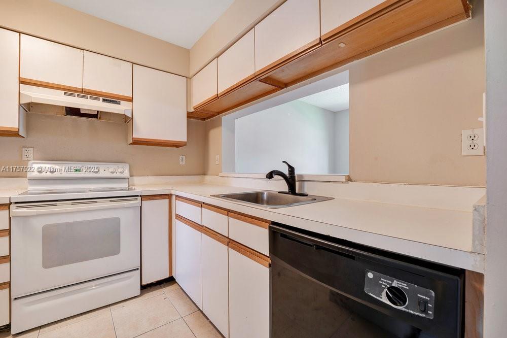 COLONNADES CONDO - Residential Lease