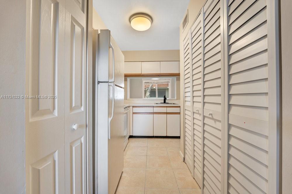 COLONNADES CONDO - Residential Lease