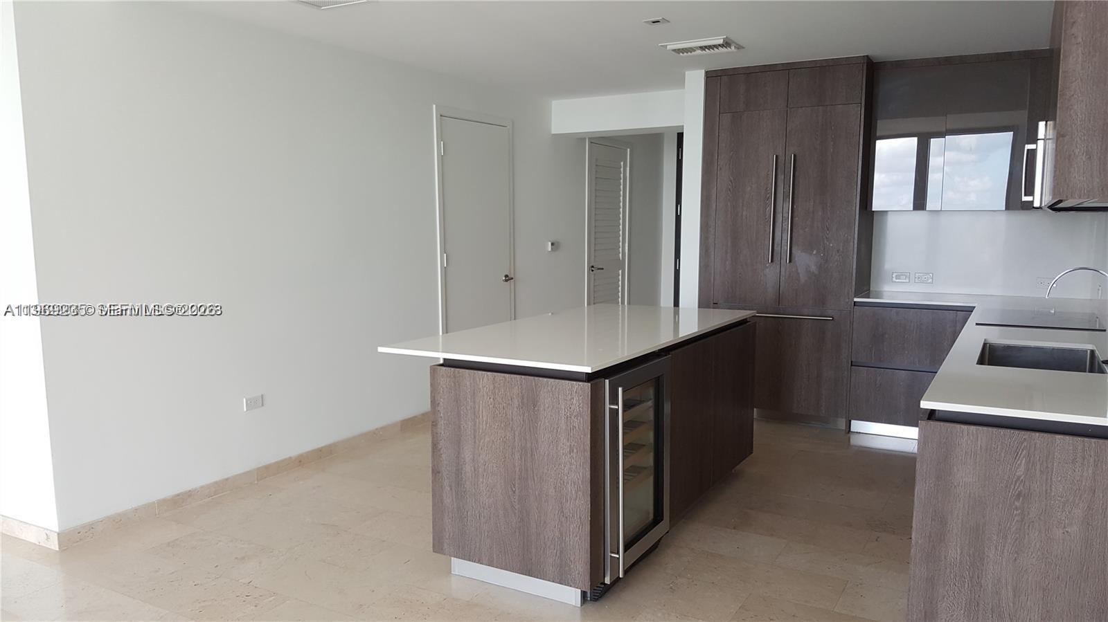REACH CONDO - Residential