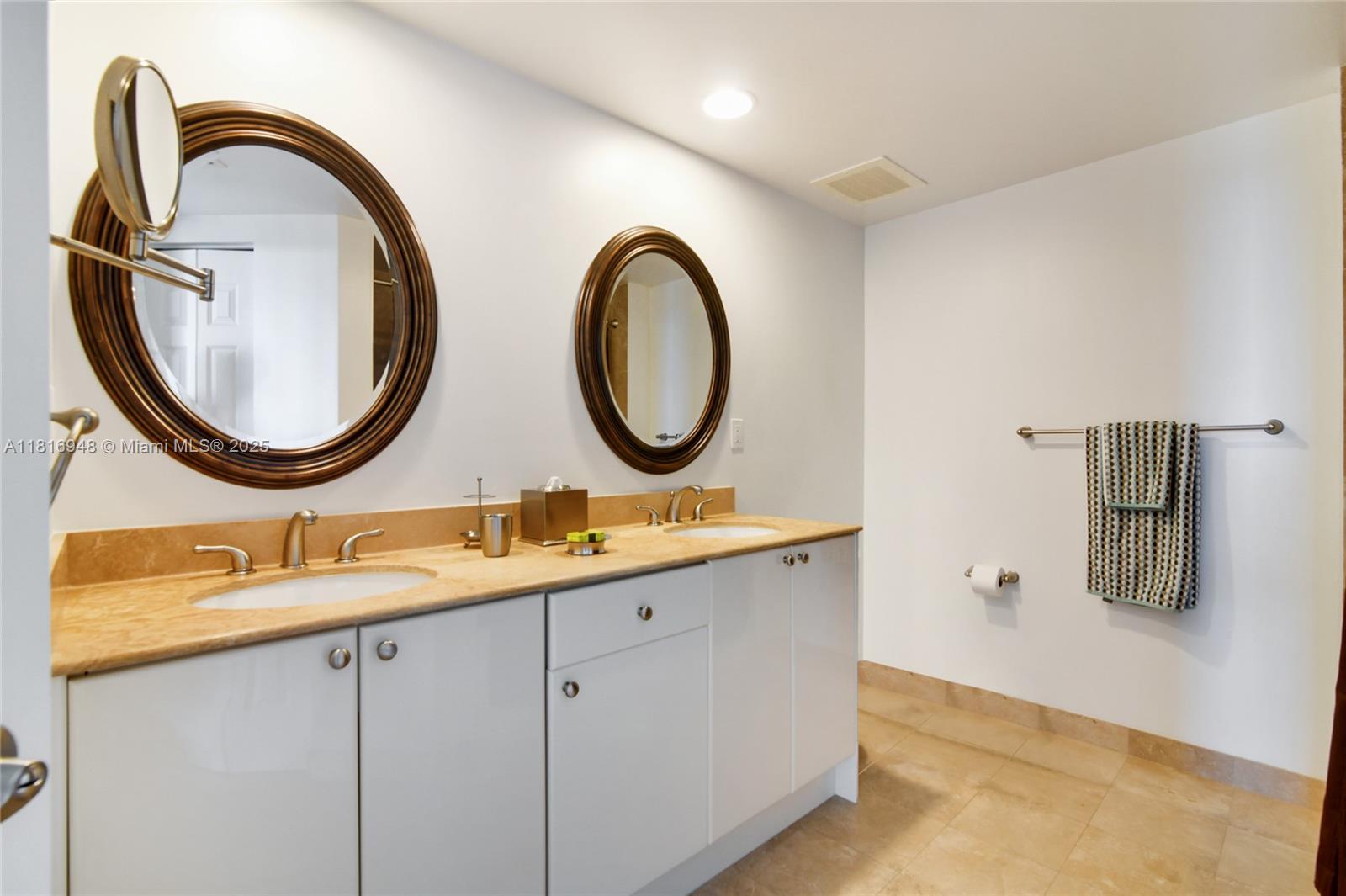 DUO CONDOMINIUM EAST - Residential