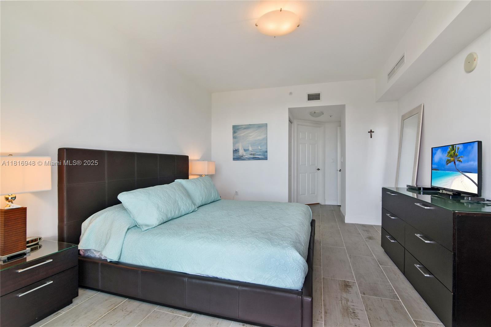 DUO CONDOMINIUM EAST - Residential
