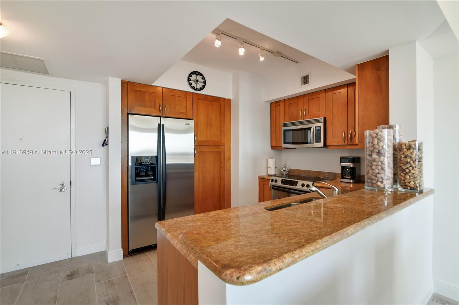 DUO CONDOMINIUM EAST - Residential