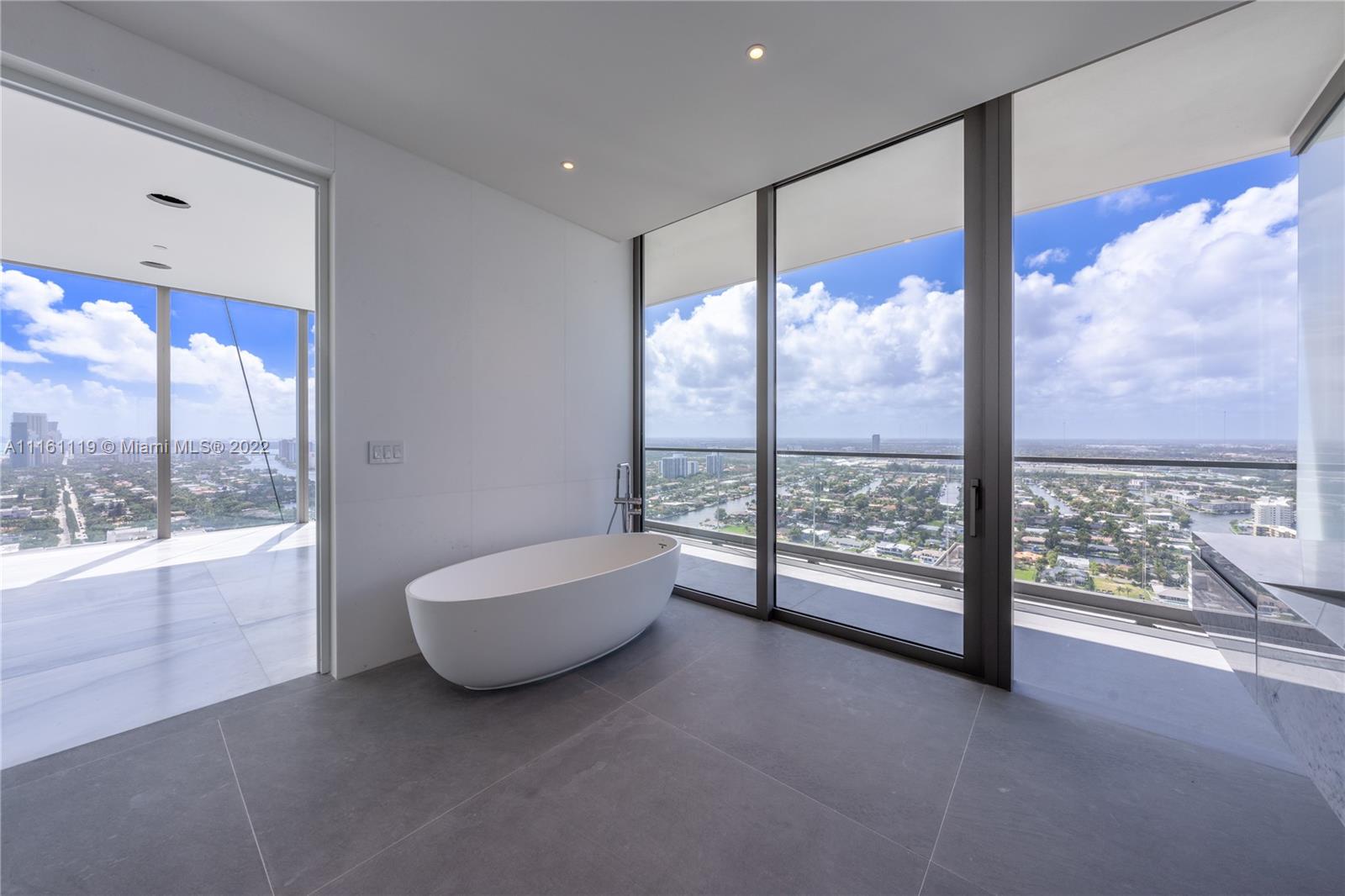 2000 Ocean - Residential