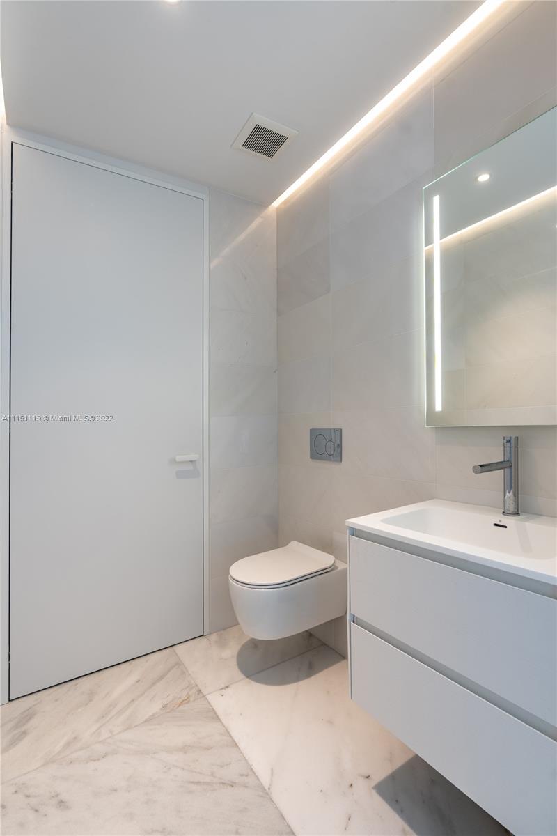 2000 Ocean - Residential