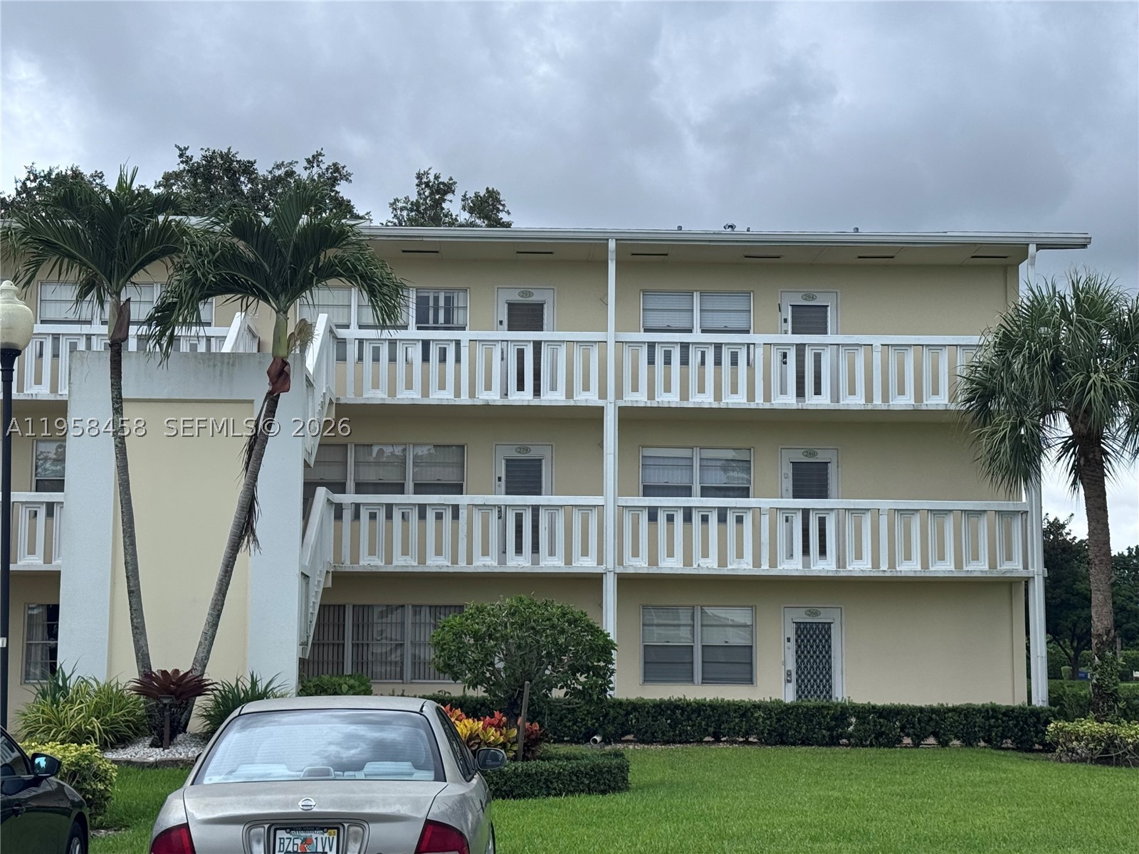 Well-maintained 1-bedroom, 1.5-bath condo offering 720 sq ft of comfortable living in desirable Century Village Boca Raton. Features laminate flooring throughout and central A/C. Enjoy an active lifestyle with resort-style amenities including a fitness center, billiards room, art studio, 17 outdoor pools, one indoor pool, tennis, pickleball, and shuffleboard courts, plus convenient internal and external transportation. Ideally located in West Boca Raton, just minutes from shopping malls, grocery stores, restaurants, and everyday conveniences.