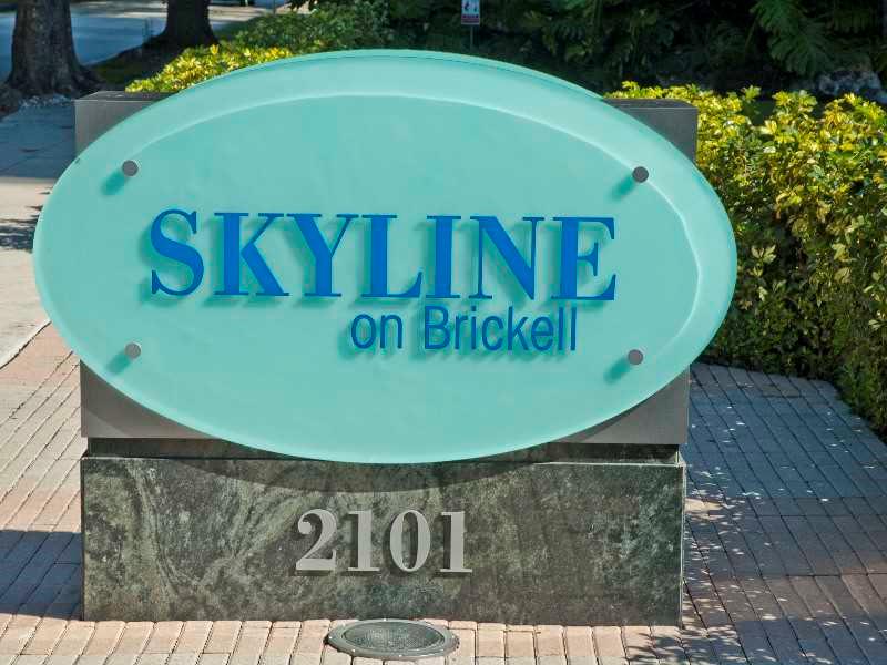 DO NOT MISS THIS AMAZING UNIT ON THE 24th FLOOR, LOCATED ON BRICKELL AVENUE, DIRECTLY ON THE BAY, WITH A LARGE BALCONY, UNOBSTRUCTED VIEWS OF THE OCEAN AND CITY. THIS IS THE MOST DESIRABLE ONE BEDROOM LINE. THE CONDO IS RENTED TO EXCELLENT TENANTS FOR $20 00 A MONTH. THIS IS A GREAT INVESTMENT. GORGEOUS 1BED/1BA UNIT LOCATED ON BISCAYNE BAY IN THE HEART OF MIAMI. GE APPLIANCES AND KITCHEN COUNTERTOPS, AMAZING CITY AND OCEAN VIEWS, LARGE OPEN BALCONY, WALK-IN CLOSET, BUILDING OFFERS AMENITIES