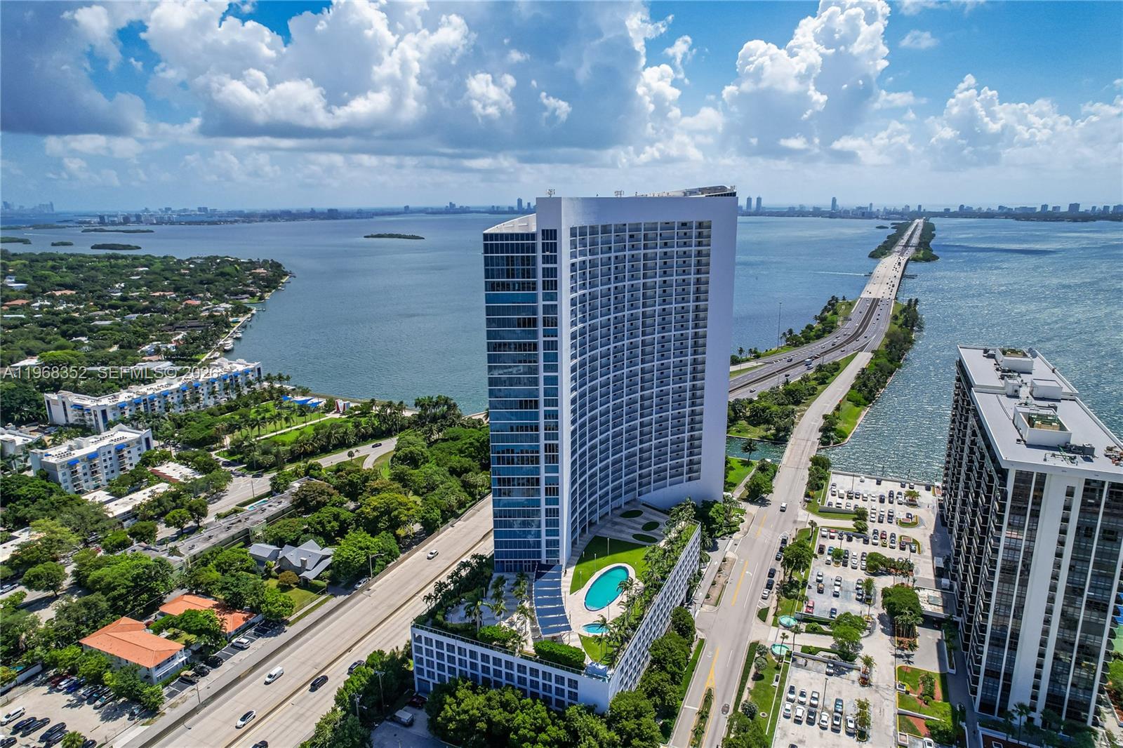 BLUE CONDO - Residential
