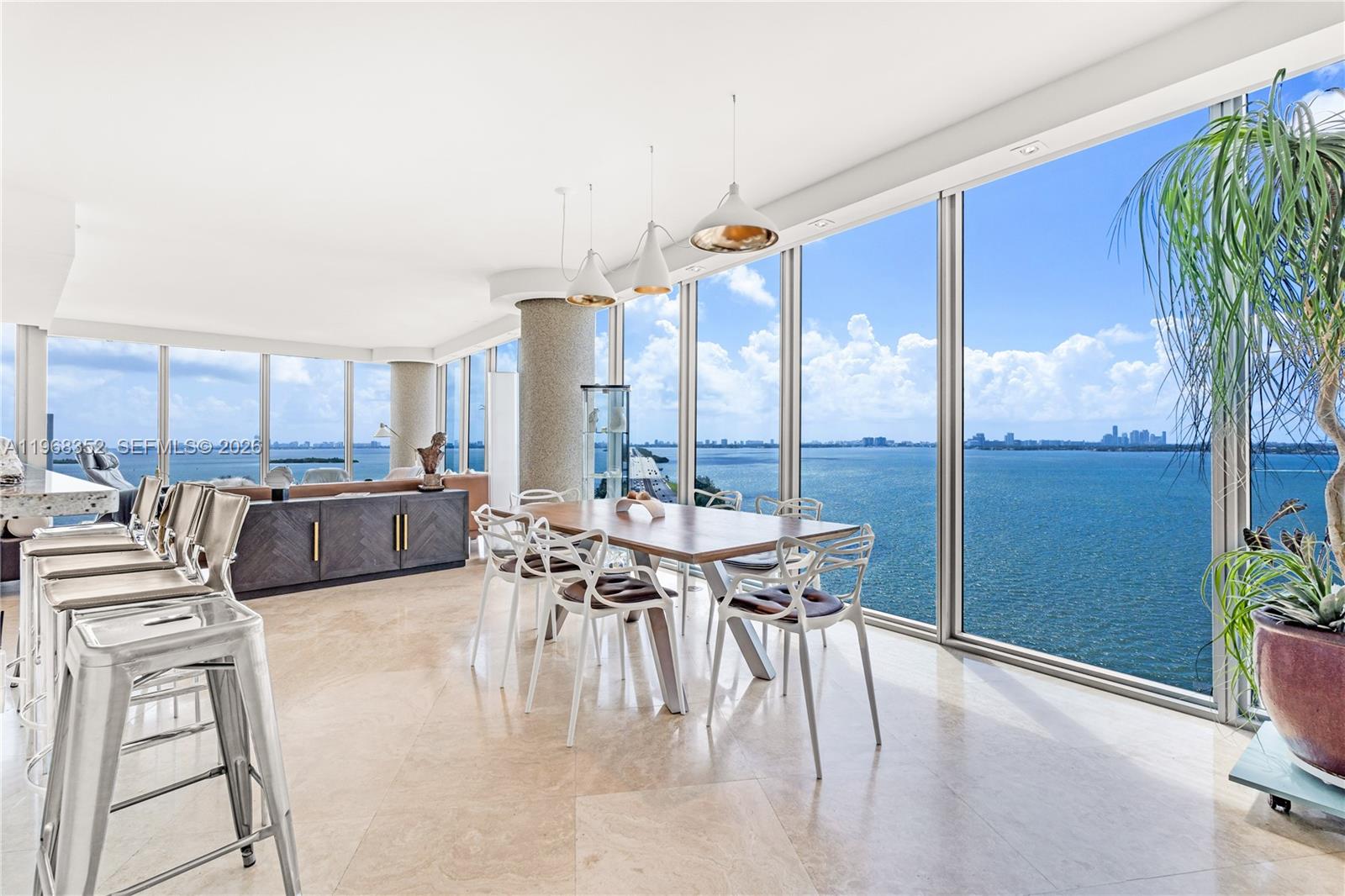 BLUE CONDO - Residential