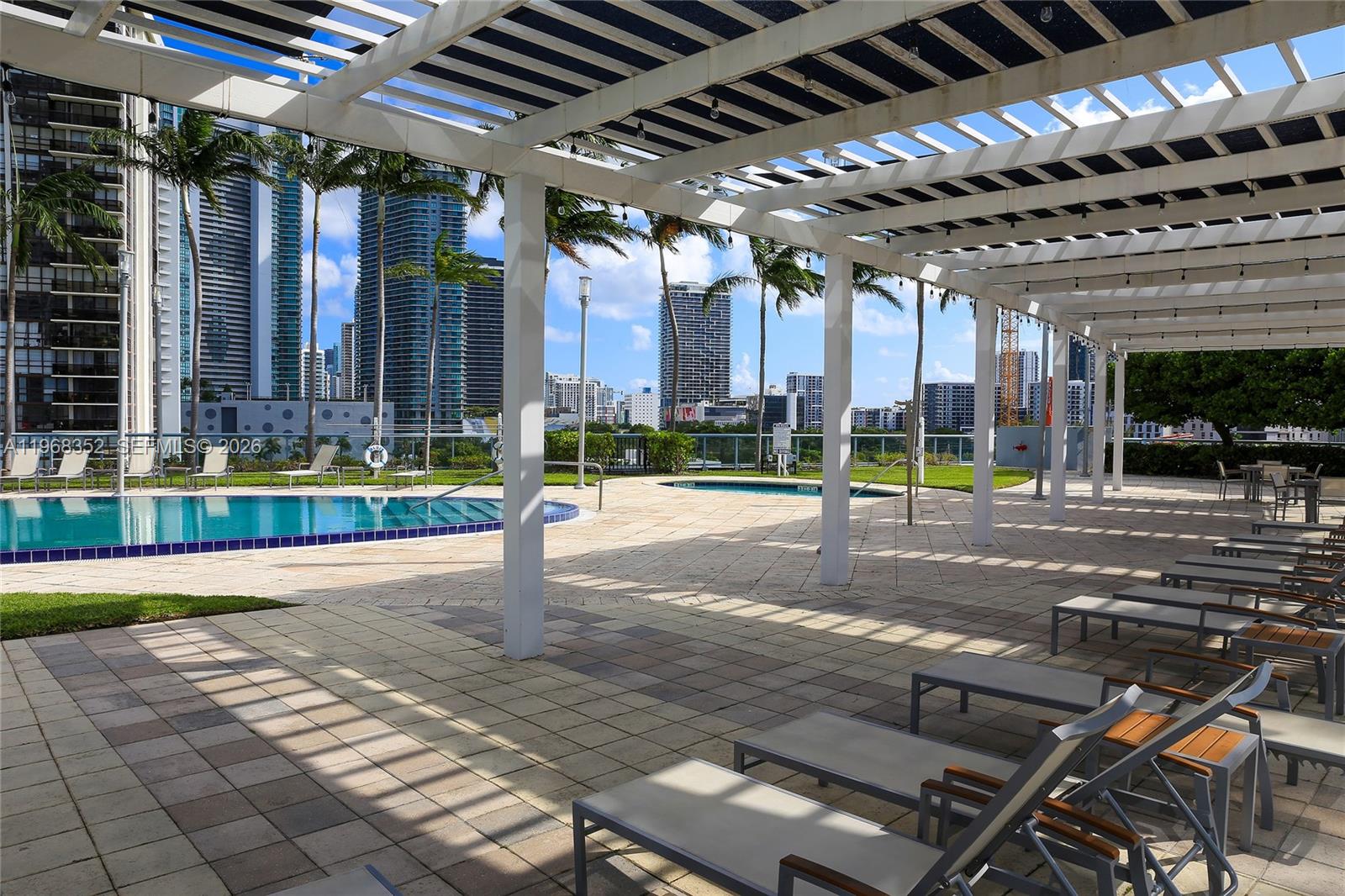 BLUE CONDO - Residential