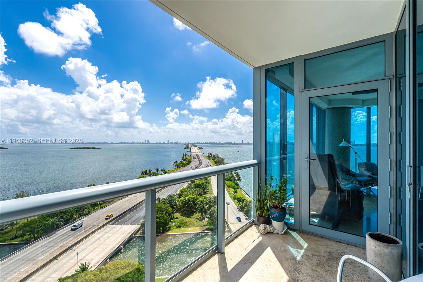 BLUE CONDO - Residential