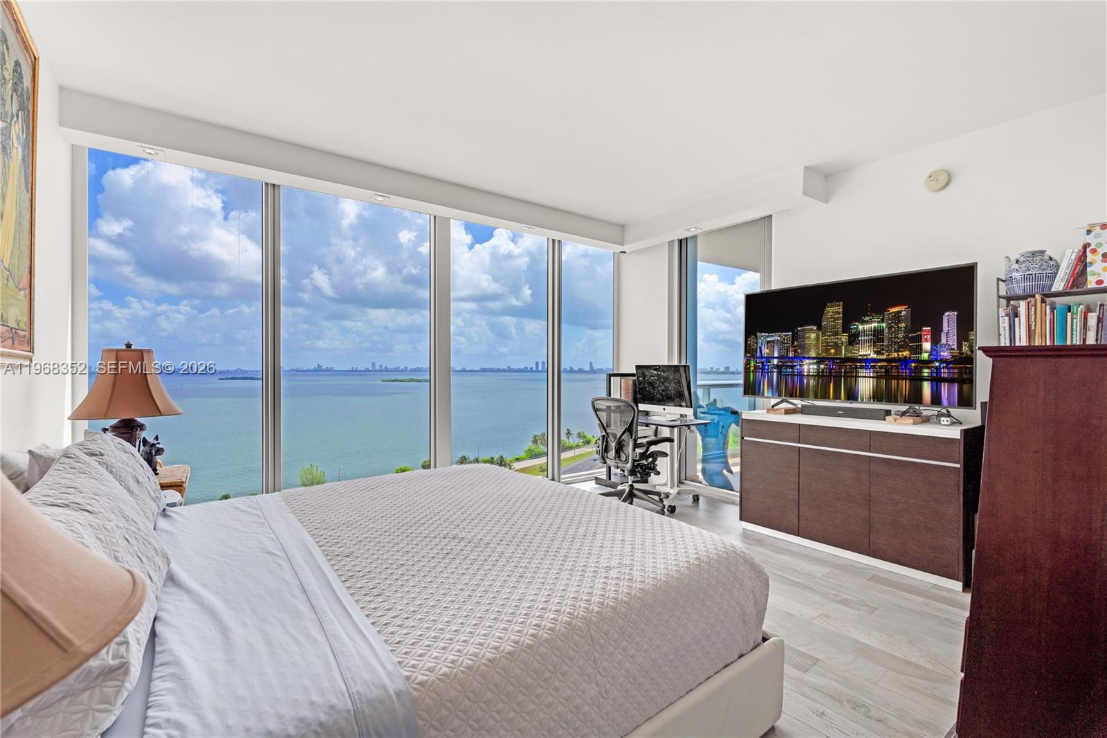 BLUE CONDO - Residential