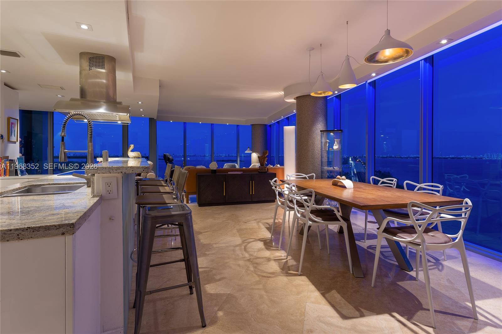 BLUE CONDO - Residential