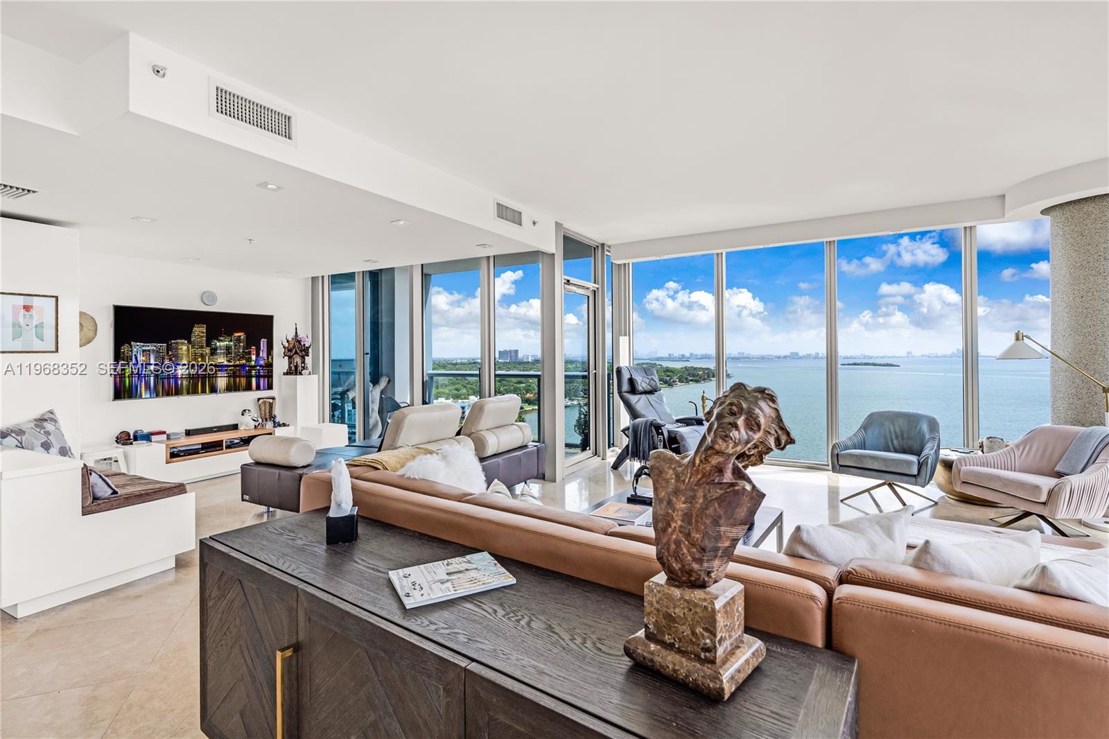 BLUE CONDO - Residential