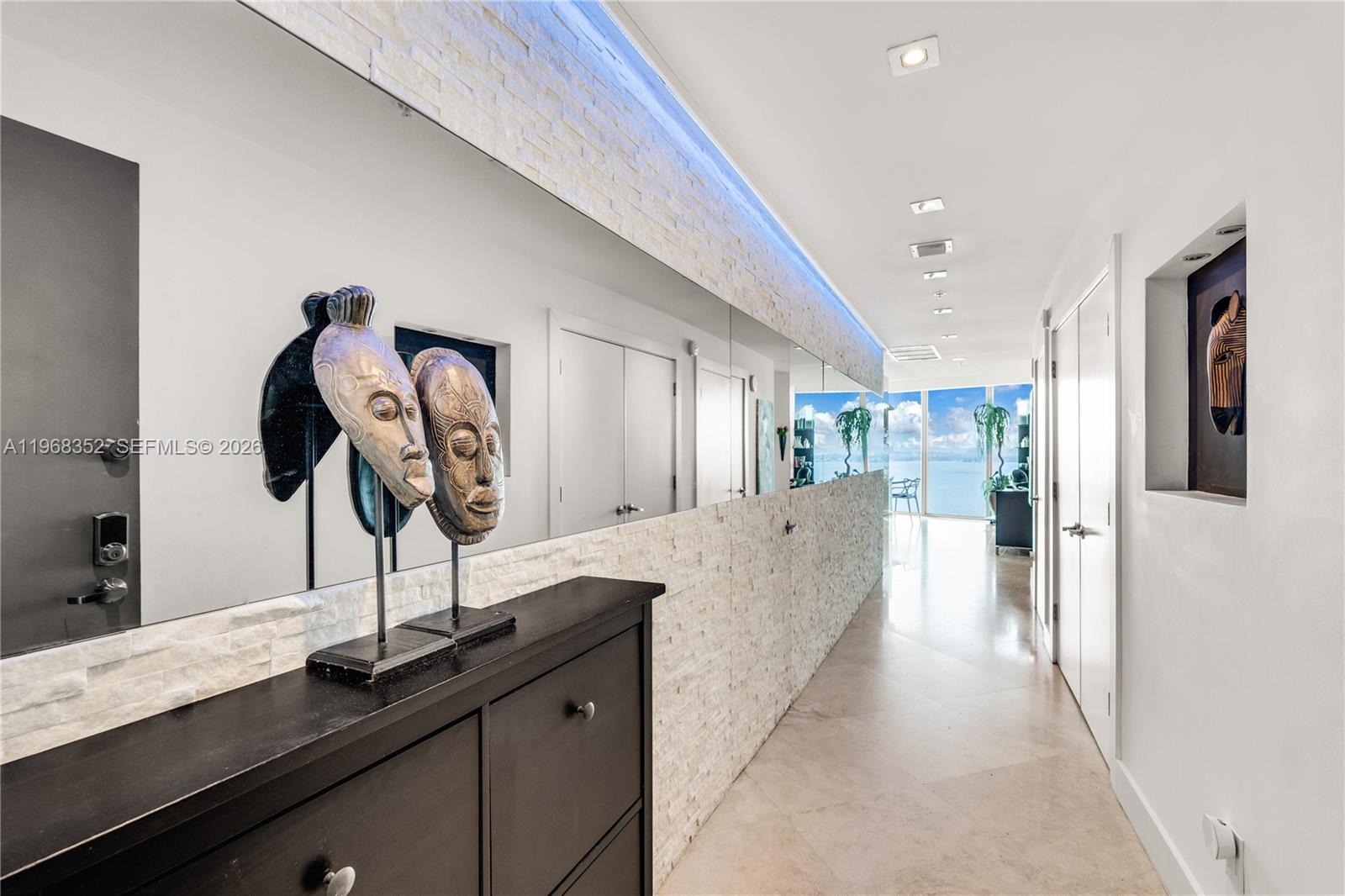 BLUE CONDO - Residential