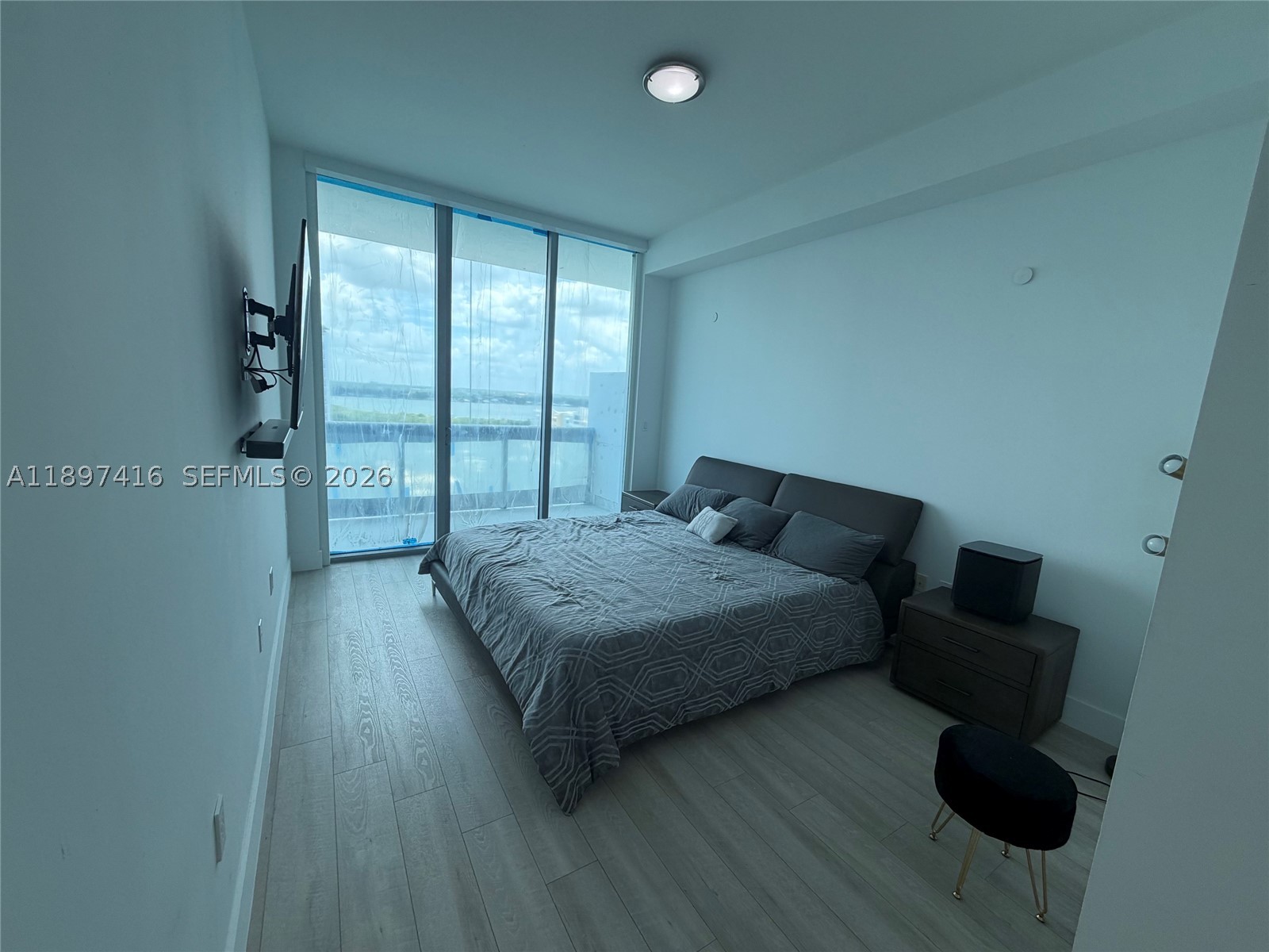 ELOQUENCE ON THE BAY COND - Residential