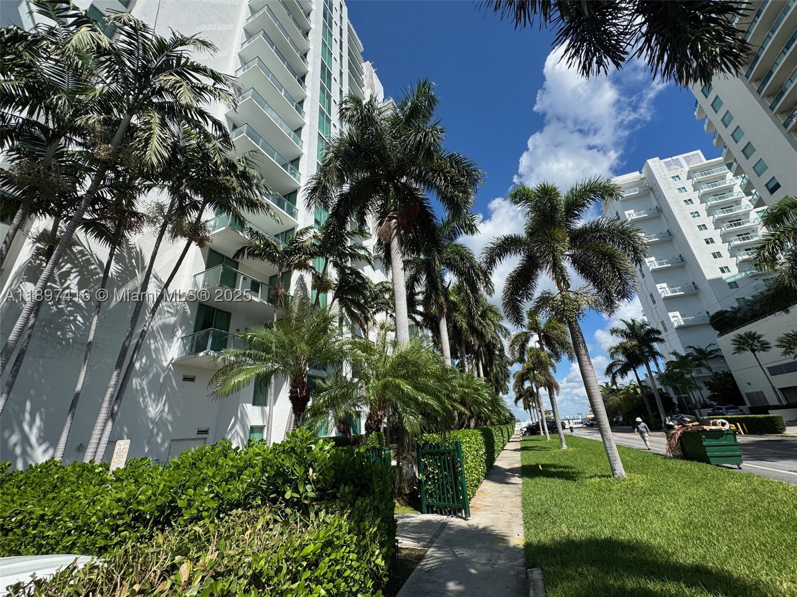ELOQUENCE ON THE BAY COND - Residential