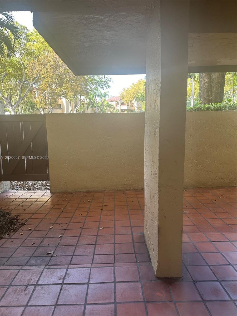 KENLAND POINTE CONDO IV - Residential Lease
